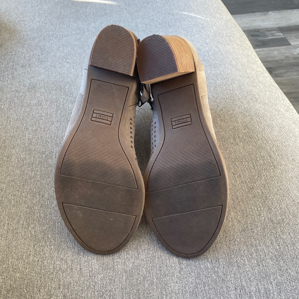 Tom’s Booties - Picture 4 of 5